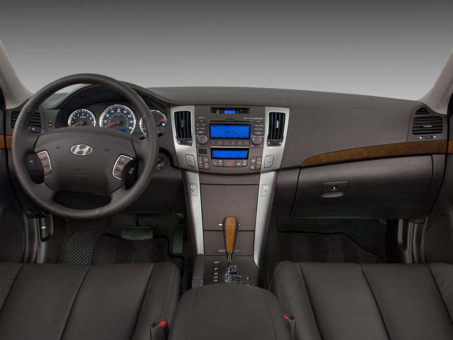  Hyundai Sonata 2008 года  (US) (фото 10 из 16)